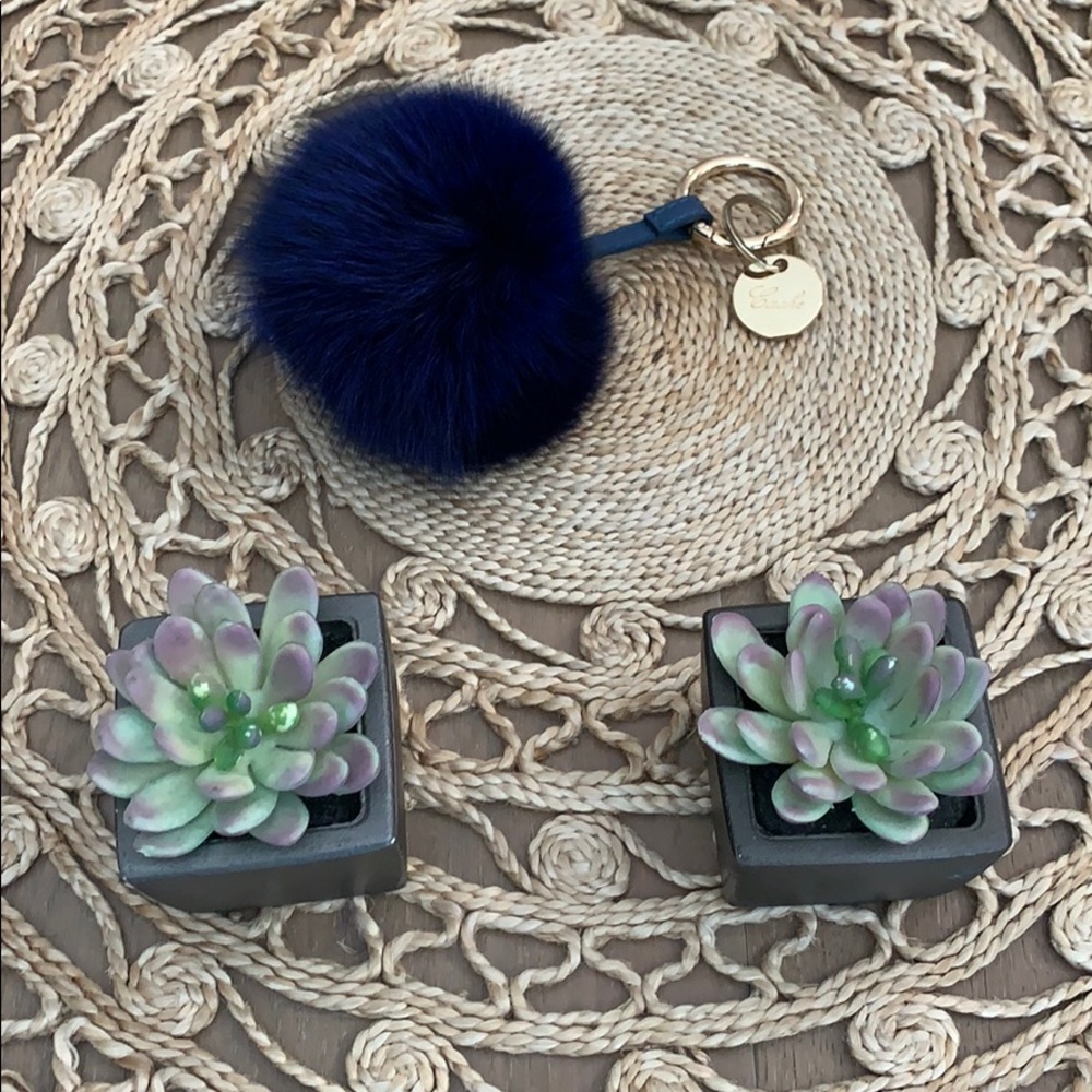 Beautiful pompon keychain